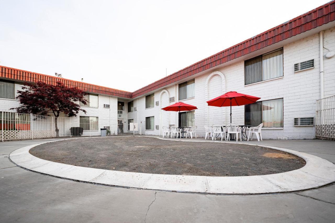 Oyo Hotel Hermiston Or, Downtown Exterior photo